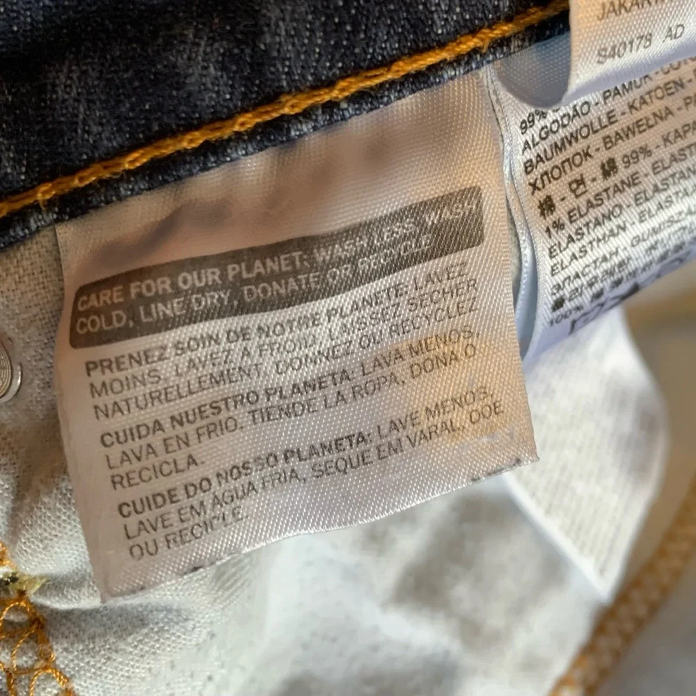 LEVIS.‎ Jeans, five pockets. Fraying on hem, and distressed W38/L34. Zipp…